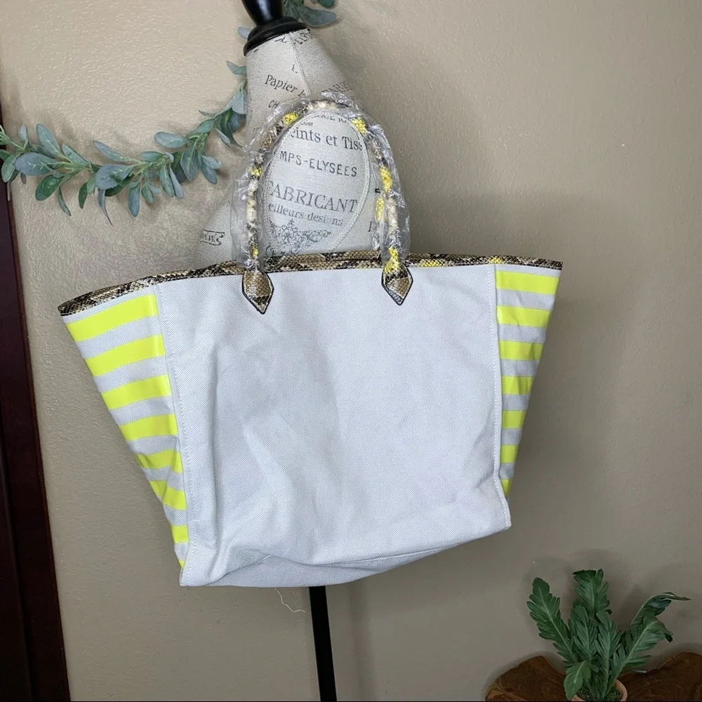 Victoria Secrets Tote Weekender Bag - Picture 3 of 9